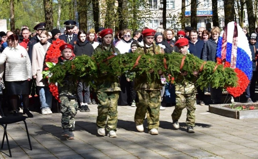 Сегодня в Шимске состоялся торжественный митинг, посвященный 79-й годовщине Победы в Великой Отечественной войне 1941-1945гг.