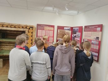 Состоялась обзорная экскурсия в Шимском Доме ремесел и народного творчества