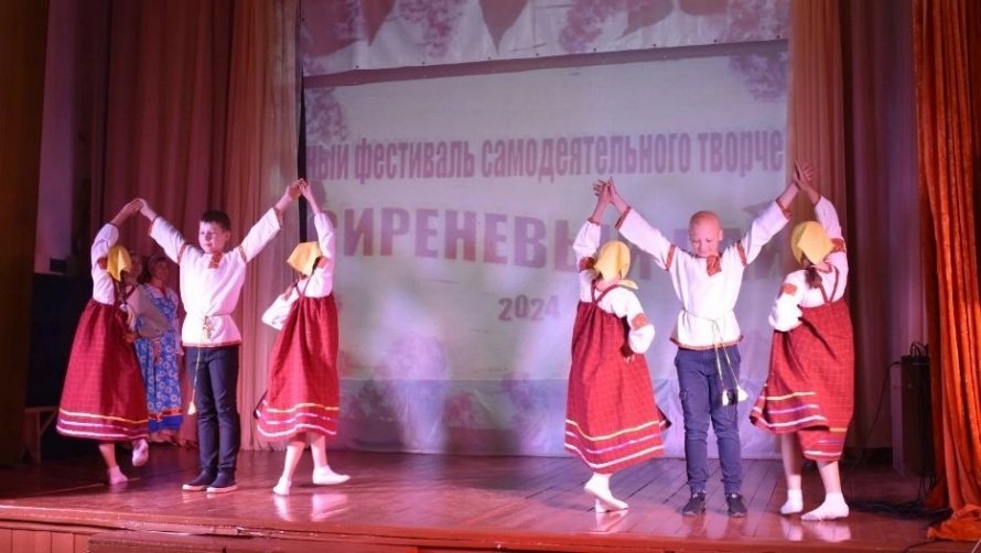 Приняли участие в районном фестивале "Сиреневый рай"