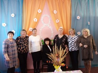 Праздничные посиделки в день 8 марта 